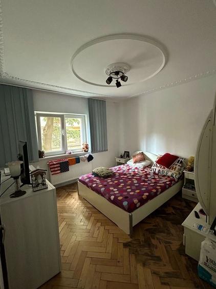 Apartament cu 3 camere decomandat, mobilat în Lipovei