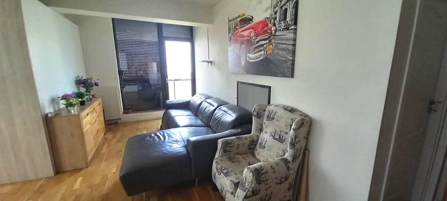 Apartament cu 3 camere semidecomandat în Mihai Viteazul