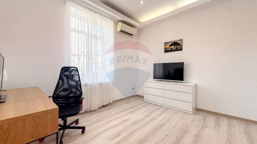 Apartament cu 3 camere decomandat, mobilat în Calea Victoriei