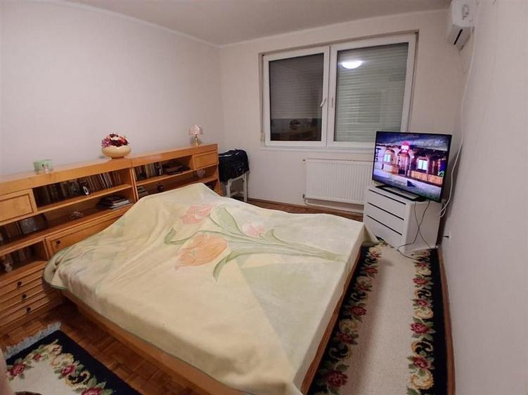 Apartament cu 3 camere semidecomandat, mobilat în Spitalul Județean