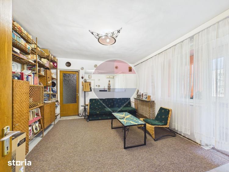 Apartament cu 3 camere în Tei