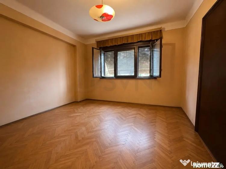 Casă cu 8 camere cu Teren 100 Mp în Alba Iulia