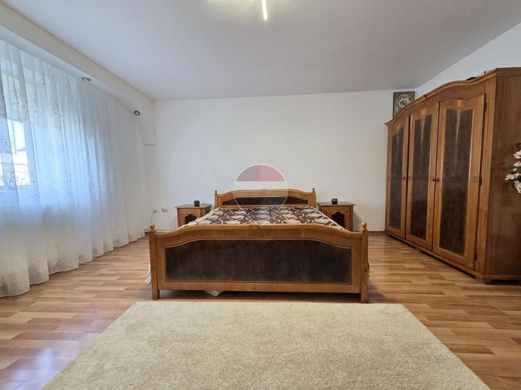 Casă cu 4 camere cu Teren 320 Mp în Central