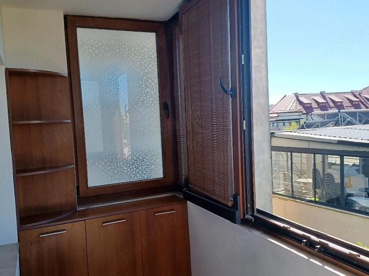 Apartament cu 3 camere semidecomandat în Centrul Civic
