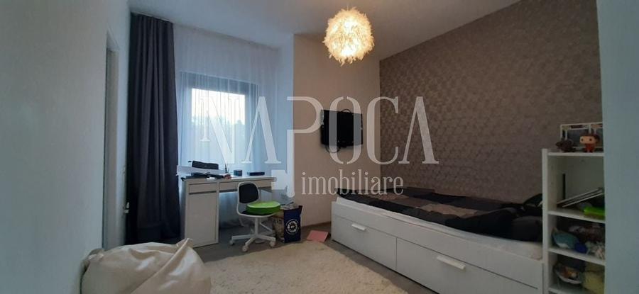 Casă individuală cu 7 camere cu Canalizare în Central