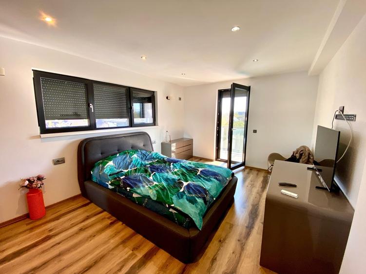 Casă individuală cu 5 camere cu Piscina în Miroslava