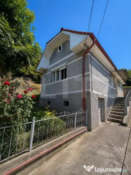 Casă cu 2 camere cu Teren 1341 Mp în Central