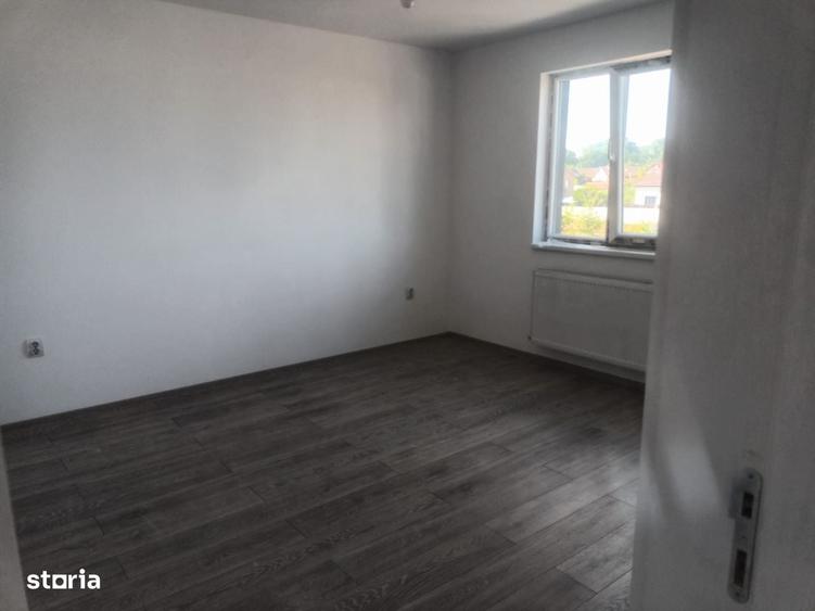 Casă cu 4 camere în Bâcu