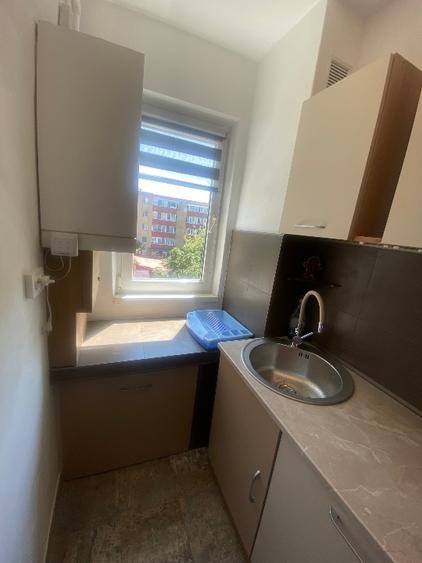 Apartament cu 3 camere semidecomandat în Vlahuță