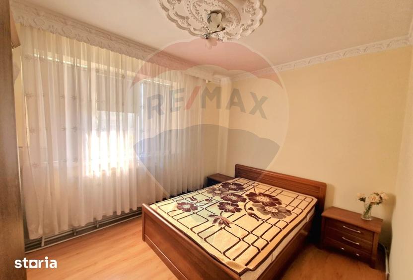 Apartament cu 3 camere decomandat în Republicii