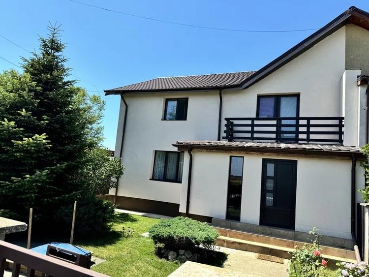 Casă cu 4 camere cu Teren 450 Mp în Domnești