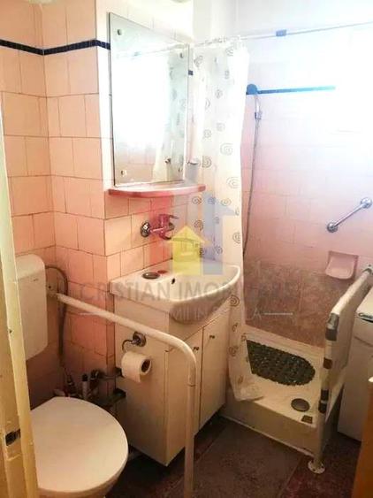 Apartament cu 3 camere decomandat în Apollo