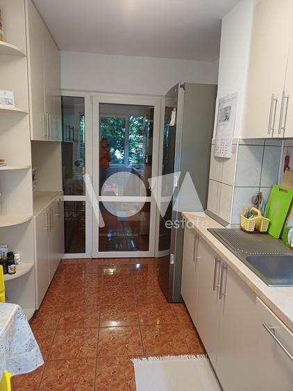 Apartament cu 4 camere semidecomandat, mobilat în Gorjului