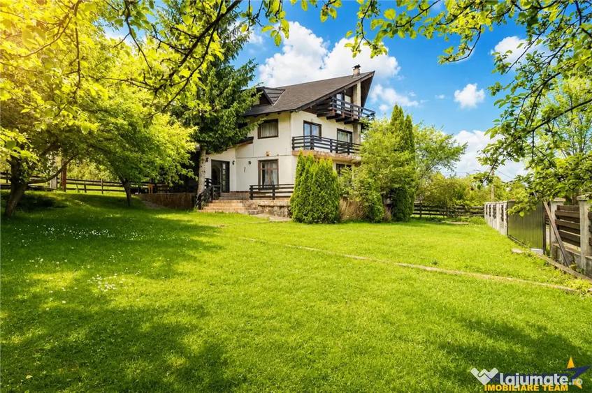Casă cu 7 camere cu Teren 800 Mp în Predeluț