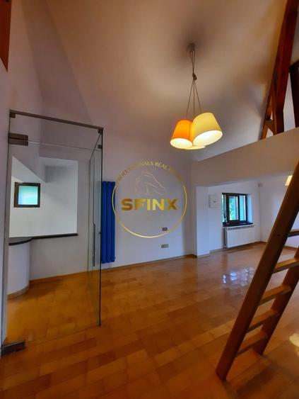 Casă individuală cu 8 camere cu Canalizare în Unirii