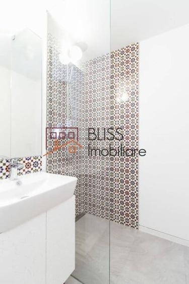 Apartament cu 4 camere decomandat în Victoriei