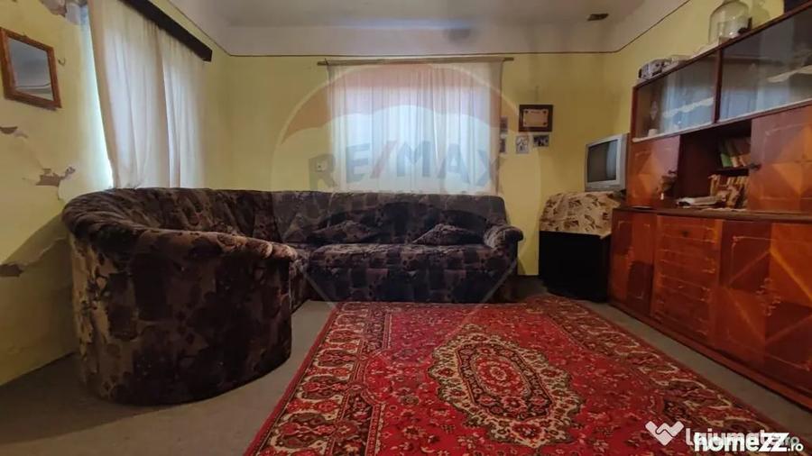 Casă cu 4 camere cu Teren 1710 Mp în Fonău