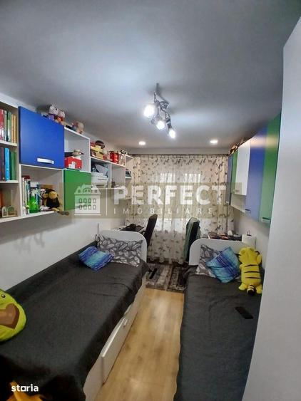 Apartament cu 3 camere semidecomandat în Vest
