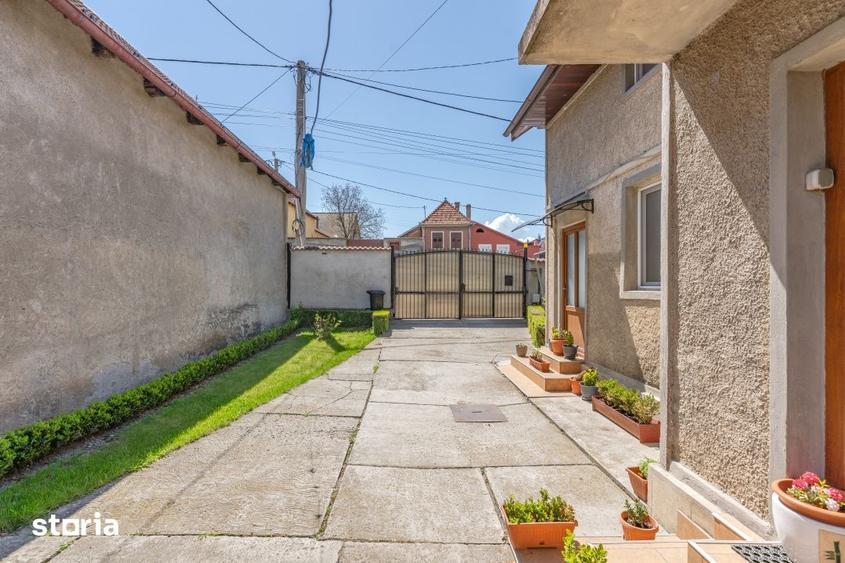 Casă cu 3 camere cu Canalizare în Feldioara