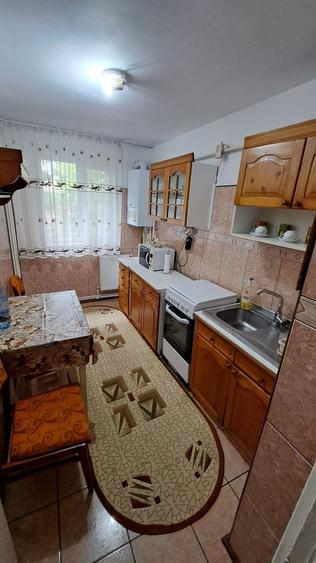 Apartament cu 3 camere decomandat în Micro 20