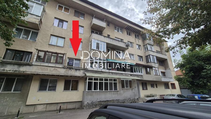 Apartament cu 3 camere semidecomandat, mobilat în 1 Mai