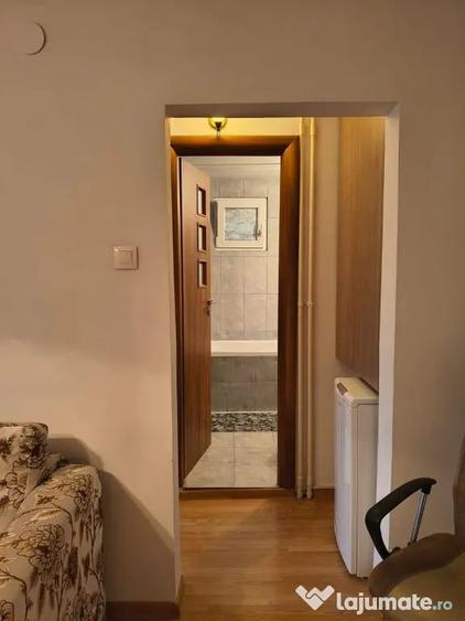 Apartament cu 3 camere decomandat în Lacul Tei