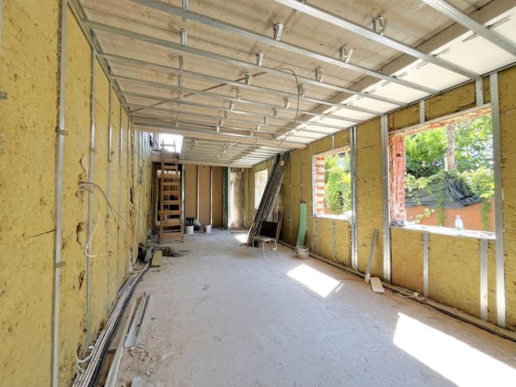 Casă individuală cu 4 camere cu Canalizare în Romană