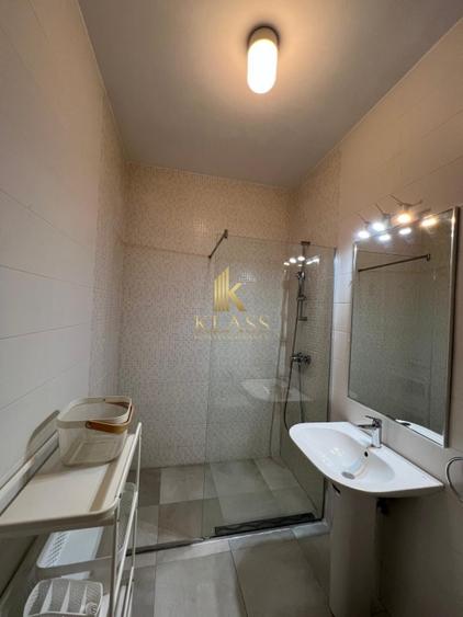 Apartament cu 3 camere decomandat, mobilat în Tei
