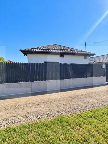 Casă individuală cu 6 camere cu Canalizare în Cezieni