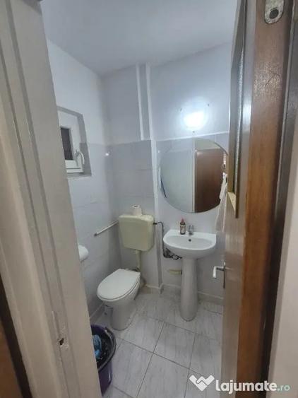 Apartament cu 3 camere decomandat în Exterior Vest