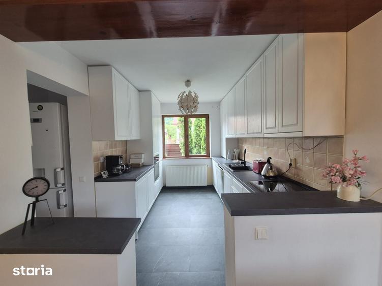 Casă cu 5 camere cu Teren 260 Mp în Bunloc