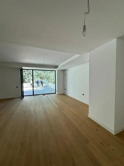 Apartament cu 3 camere decomandat în Floreasca