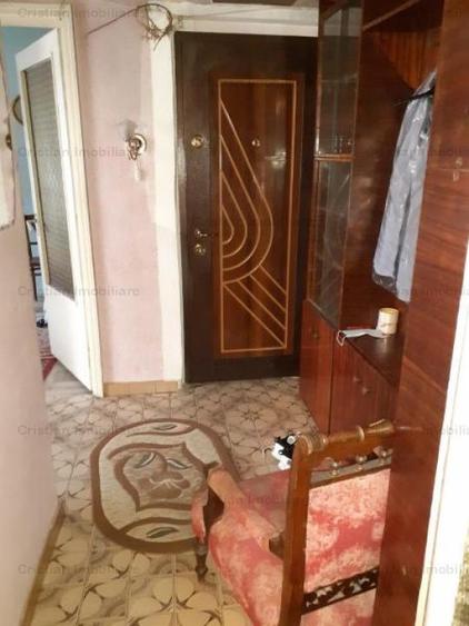 Apartament cu 3 camere semidecomandat în Gării