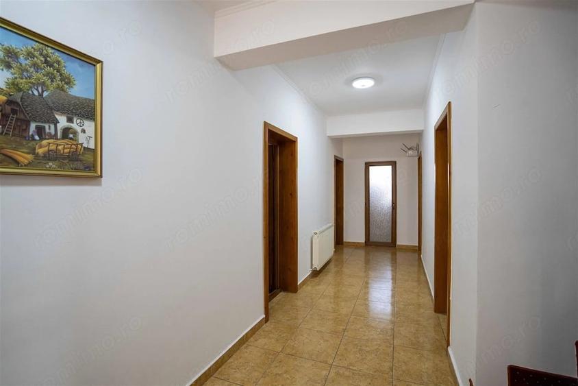 Spațiu comercial, de 599 mp, în Sânmartin
