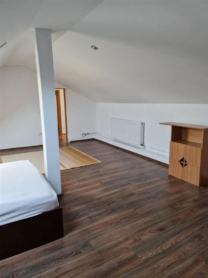Casă individuală cu 5 camere cu Teren 400 Mp în Schei