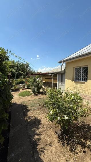 Casă cu 3 camere cu Teren 2400 Mp în Fundata