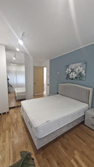 Apartament cu 3 camere decomandat, mobilat în Casin