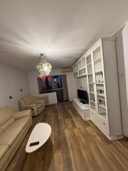 Apartament cu 3 camere decomandat, mobilat în Dacia