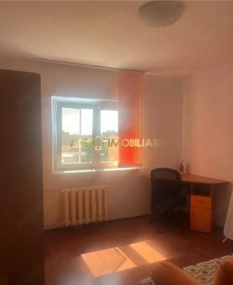 Apartament cu 4 camere decomandat, mobilat în Progresul