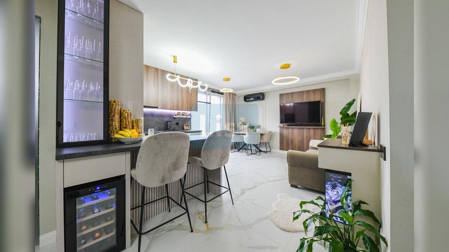 Apartament cu 3 camere semidecomandat, mobilat în Florești