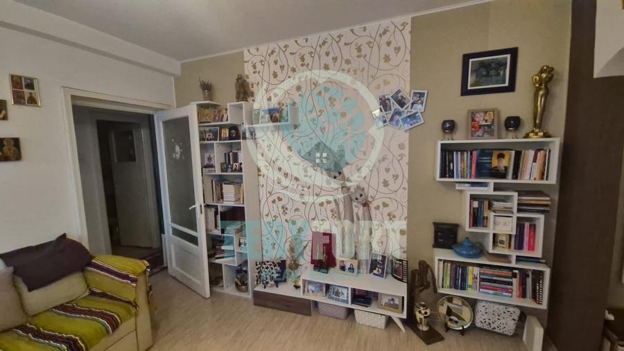 Apartament cu 3 camere semidecomandat, mobilat în Ștefan cel Mare