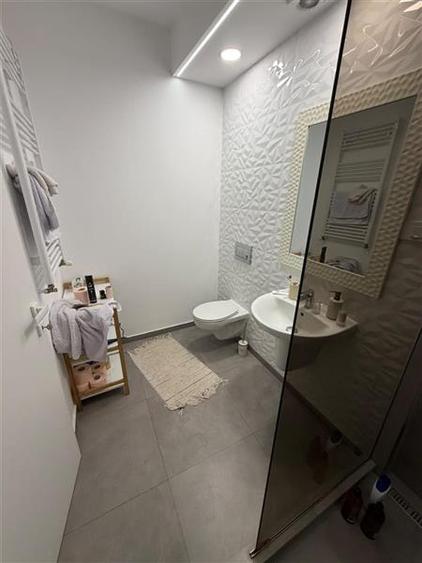 Apartament cu 2 camere semidecomandat, mobilat în Pipera