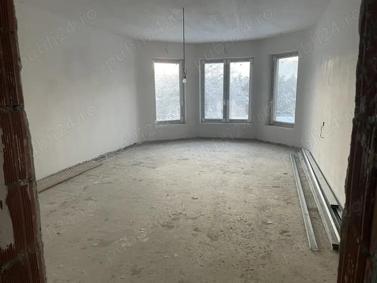 Casă cu 4 camere în Central