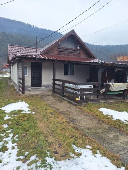 Casă cu 4 camere în Pângărați