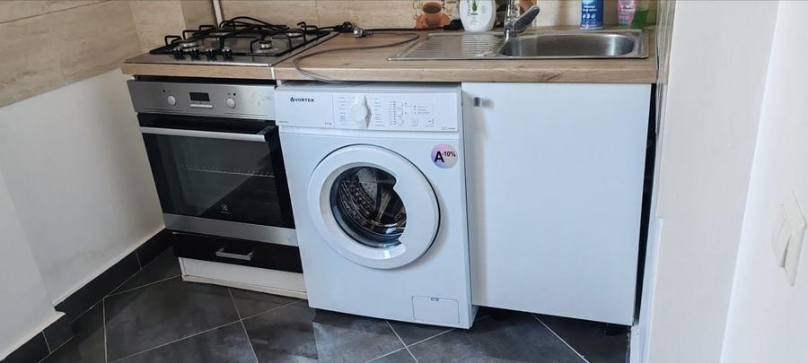 Apartament cu 2 camere decomandat în Roșu