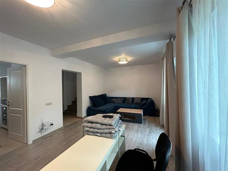 Duplex cu 4 camere cu Canalizare în Bucium