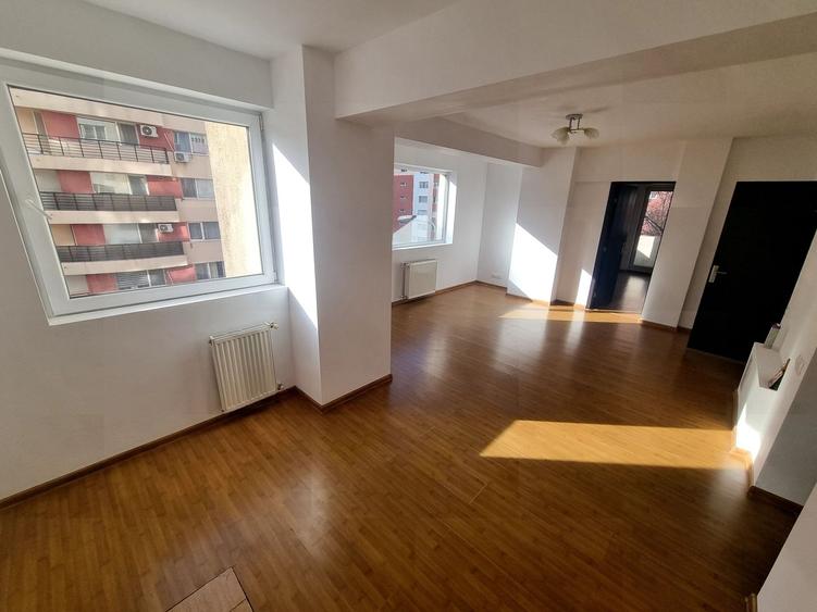 Apartament cu 2 camere semidecomandat în Kamsas