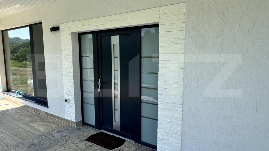 Casă individuală cu 5 camere cu Piscina în Luncoiu de Sus