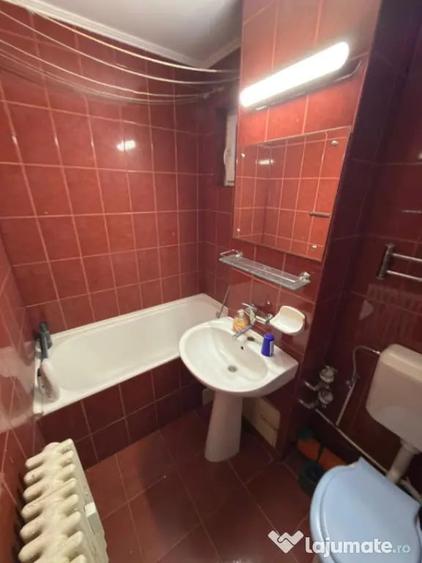 Apartament cu 3 camere decomandat în Republicii
