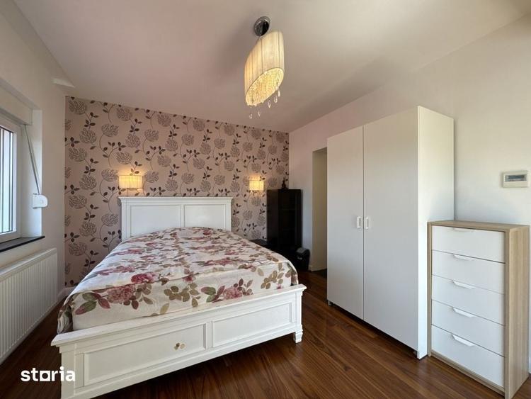 Casă cu 8 camere cu Teren 500 Mp în Odăi